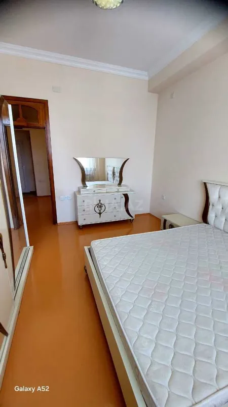 Kirayə verilir 3 otaqlı mənzil 115 m²