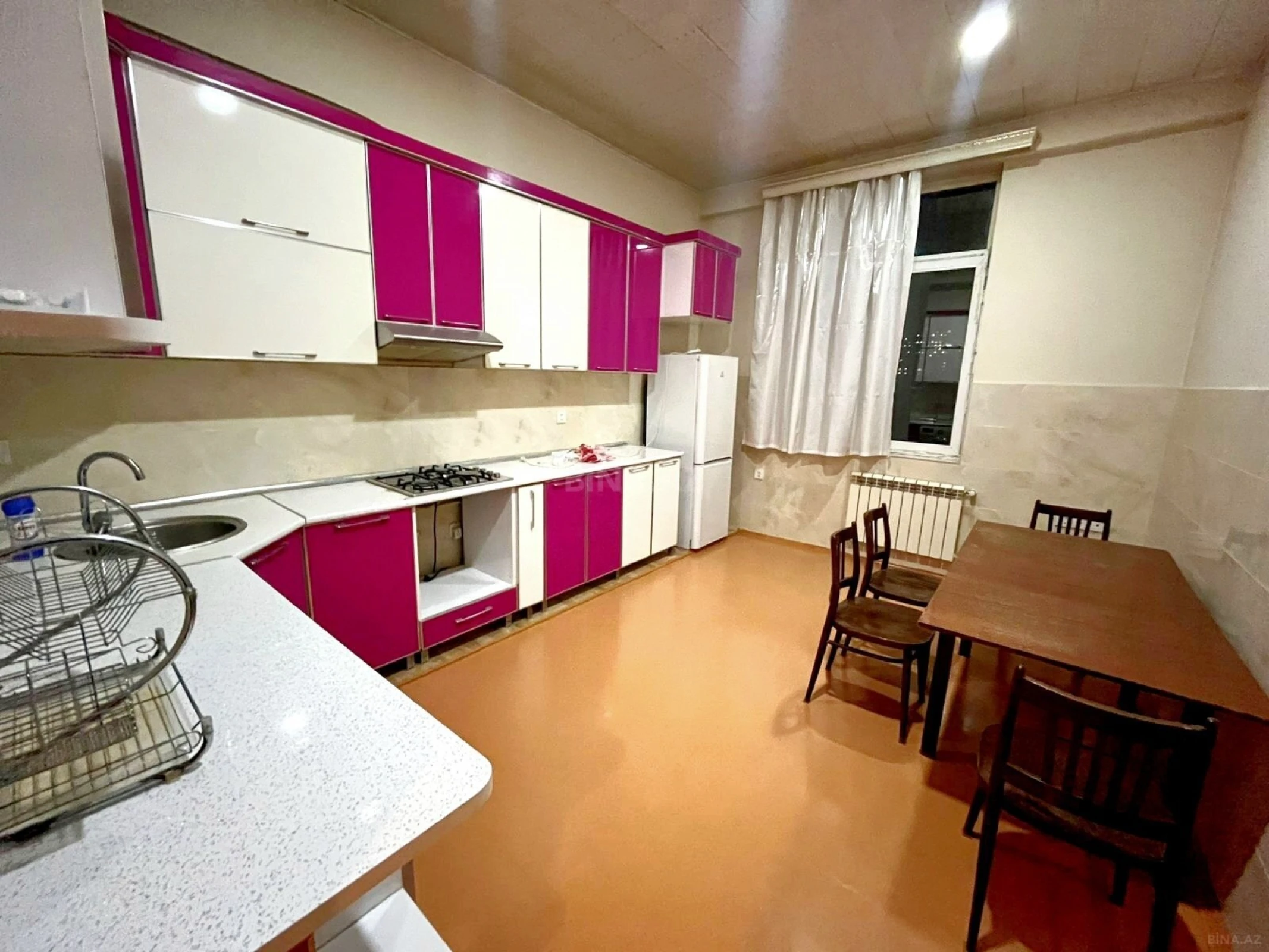 Kirayə verilir 3 otaqlı mənzil 115 m²