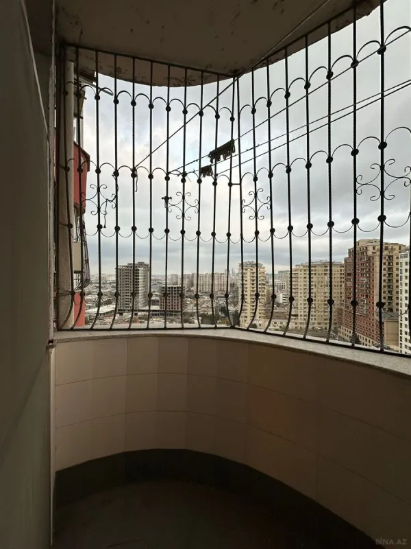 Kirayə verilir 4 otaqlı mənzil 192 m²