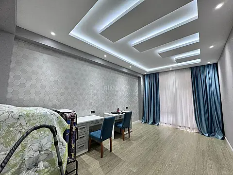 Satılır 3 otaqlı mənzil 165 m²