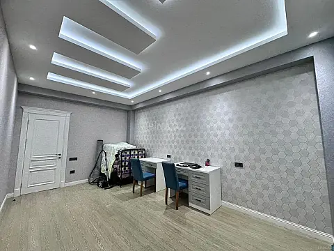 Satılır 3 otaqlı mənzil 165 m²