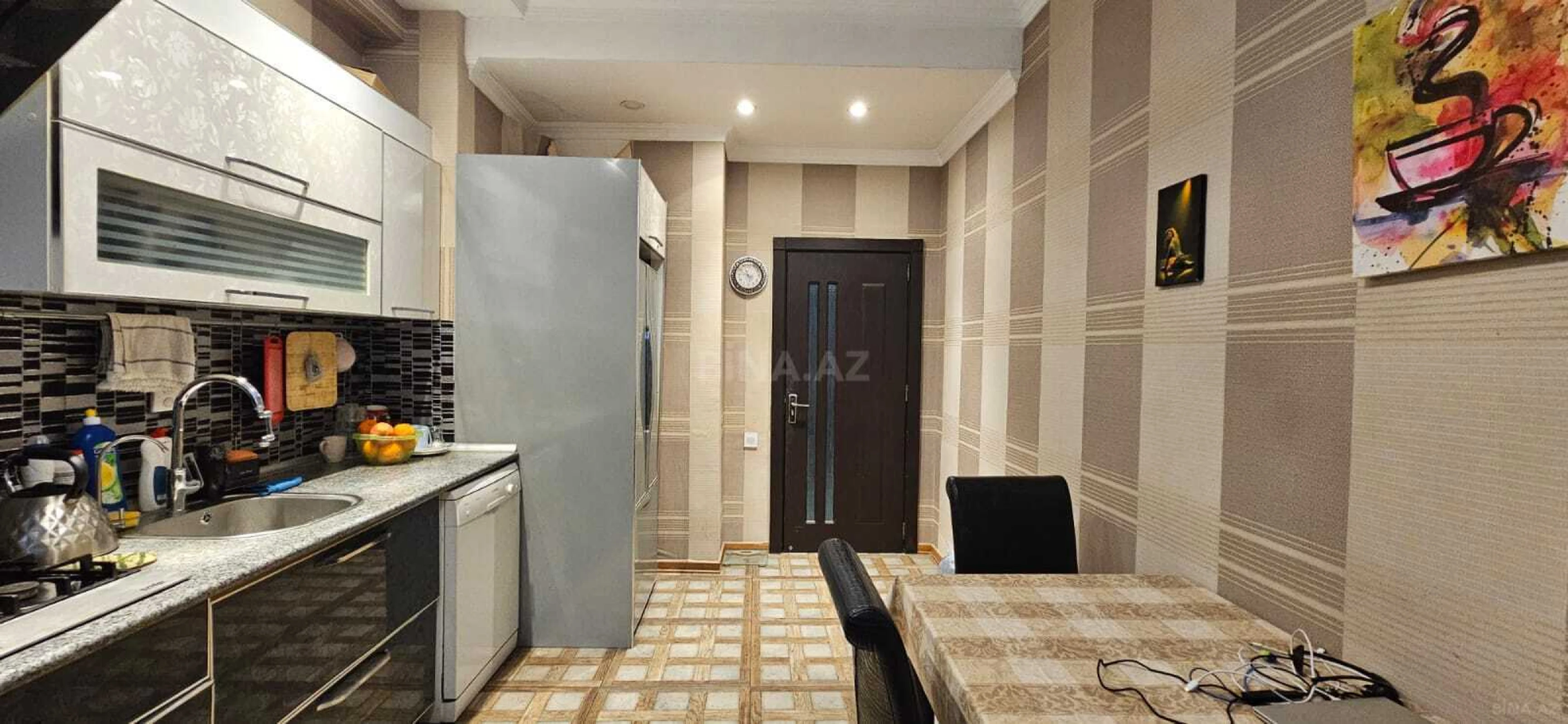 Satılır 3 otaqlı mənzil 125 m²