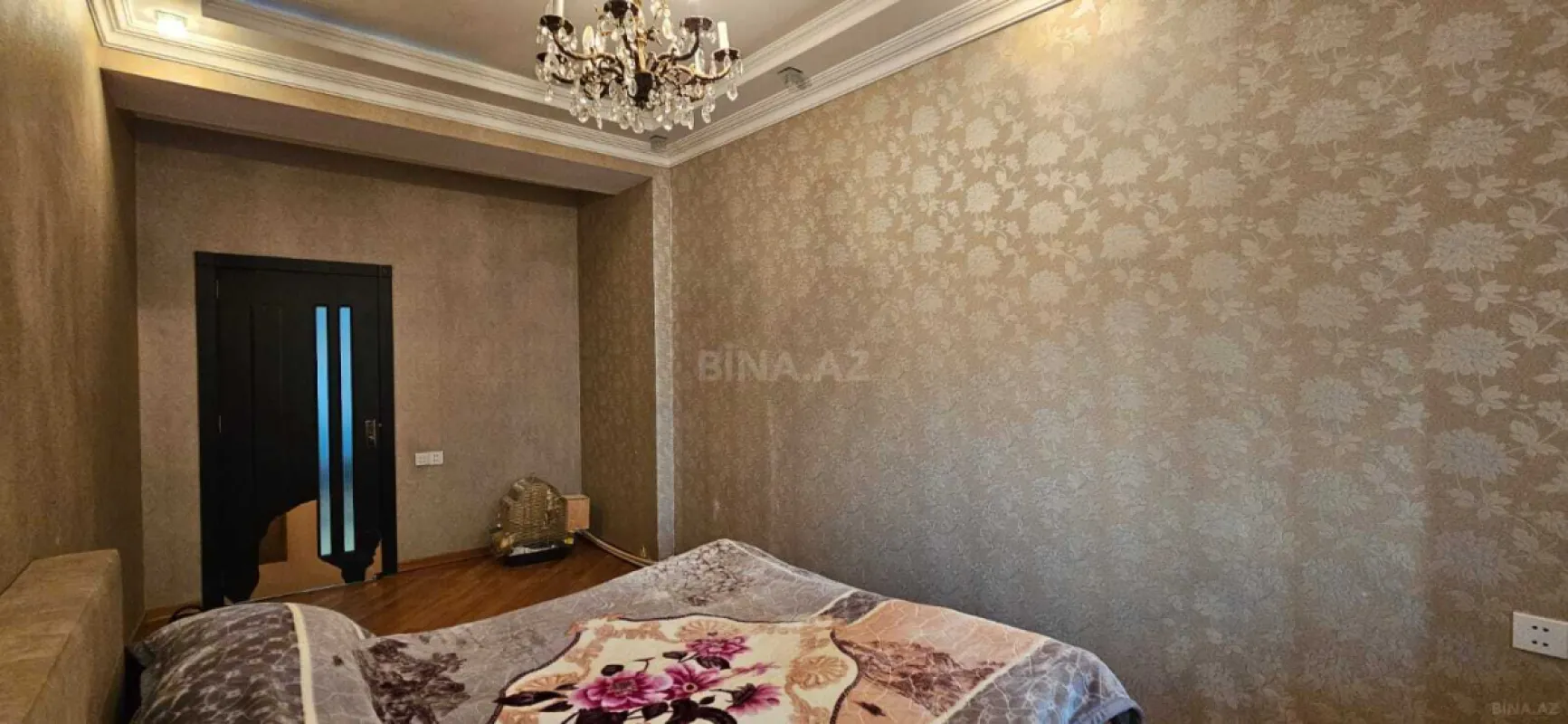 Satılır 3 otaqlı mənzil 125 m²