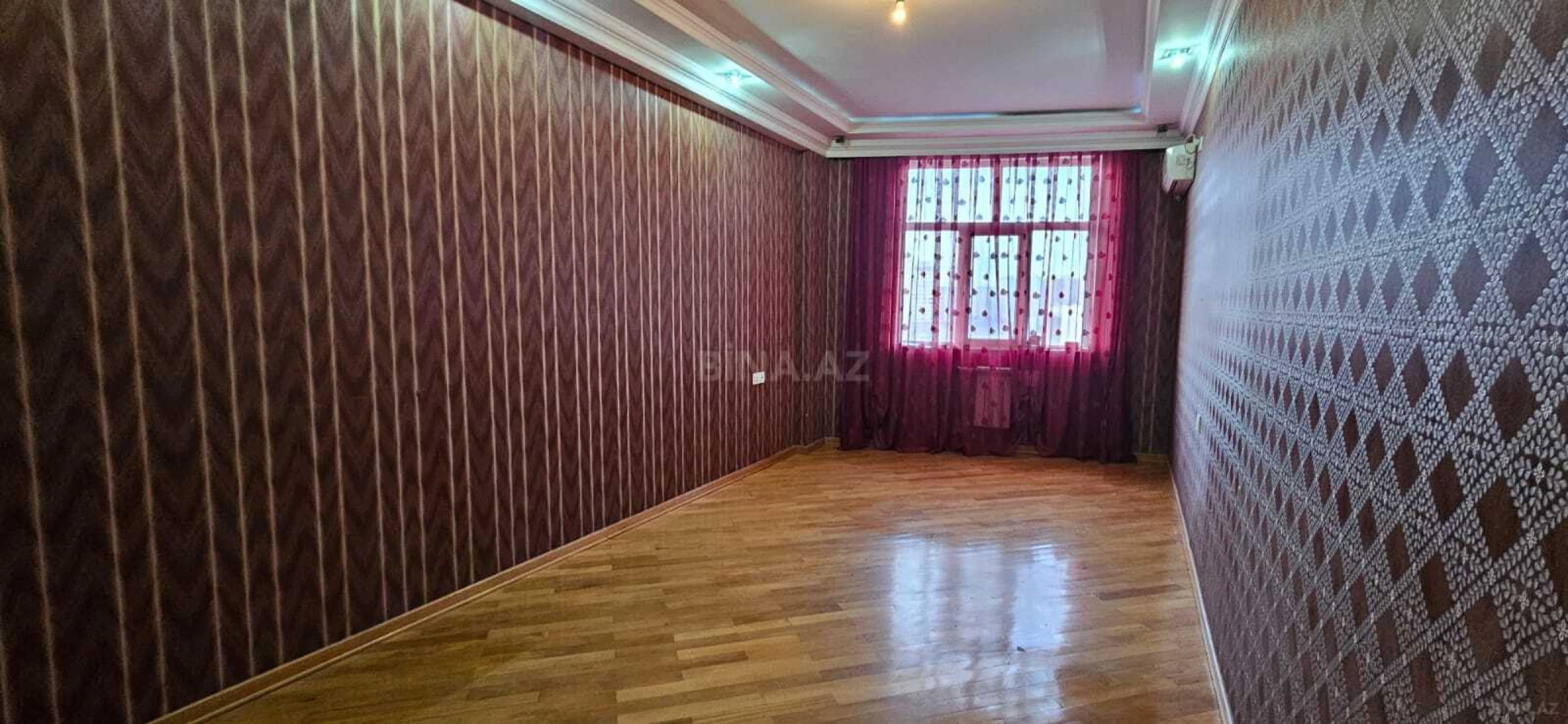 Satılır 3 otaqlı mənzil 125 m²