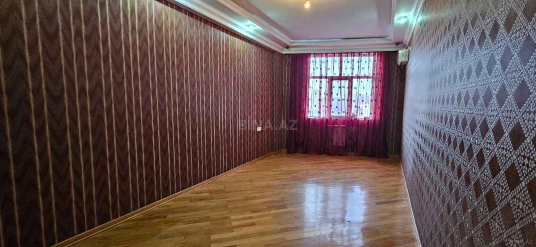Satılır 3 otaqlı mənzil 125 m²