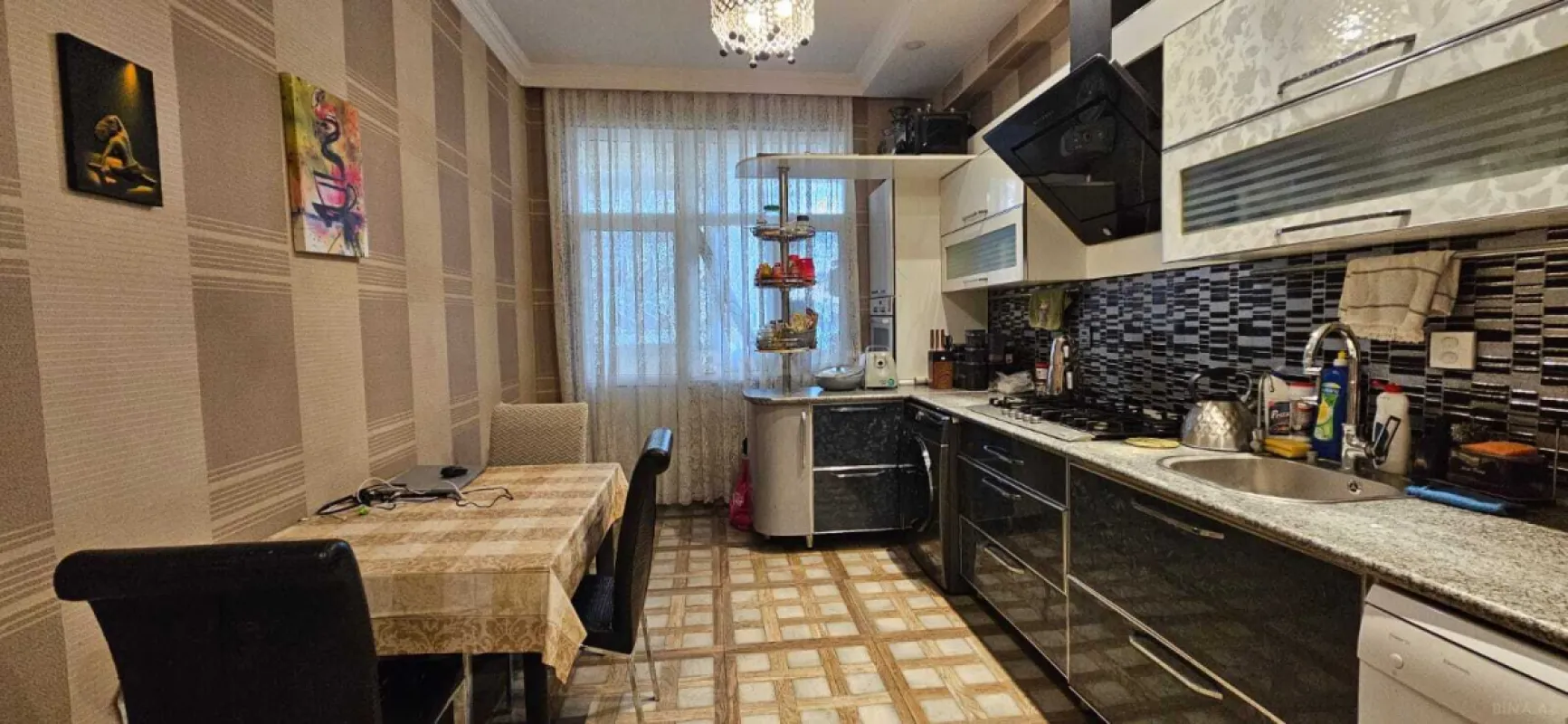 Satılır 3 otaqlı mənzil 125 m²