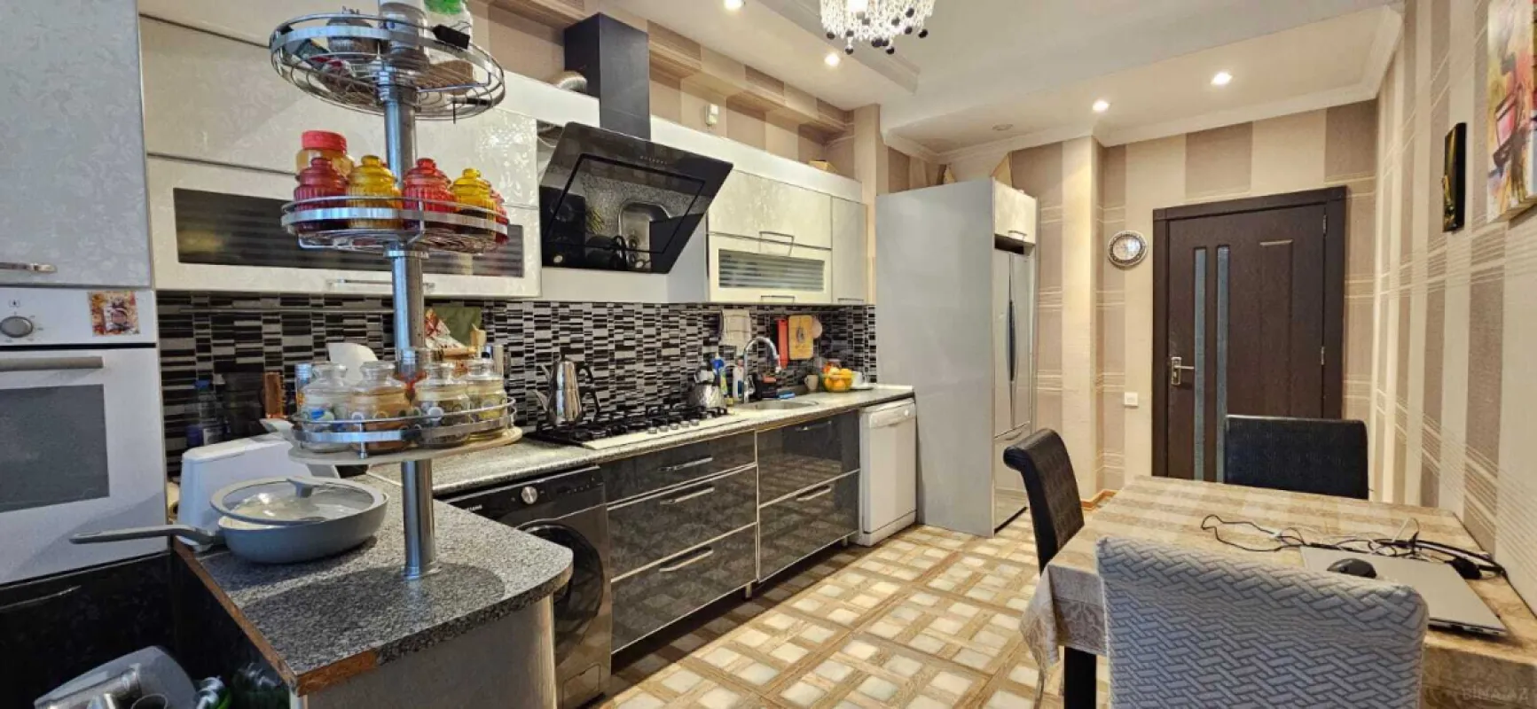 Satılır 3 otaqlı mənzil 125 m²