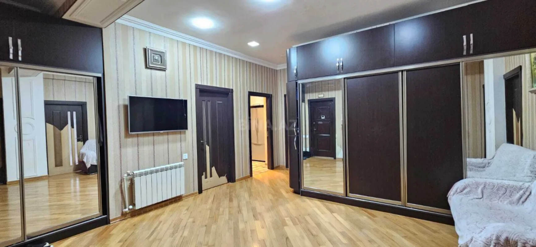 Satılır 3 otaqlı mənzil 125 m²