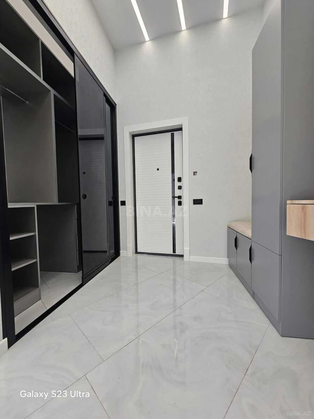 Satılır 3 otaqlı mənzil 105 m²