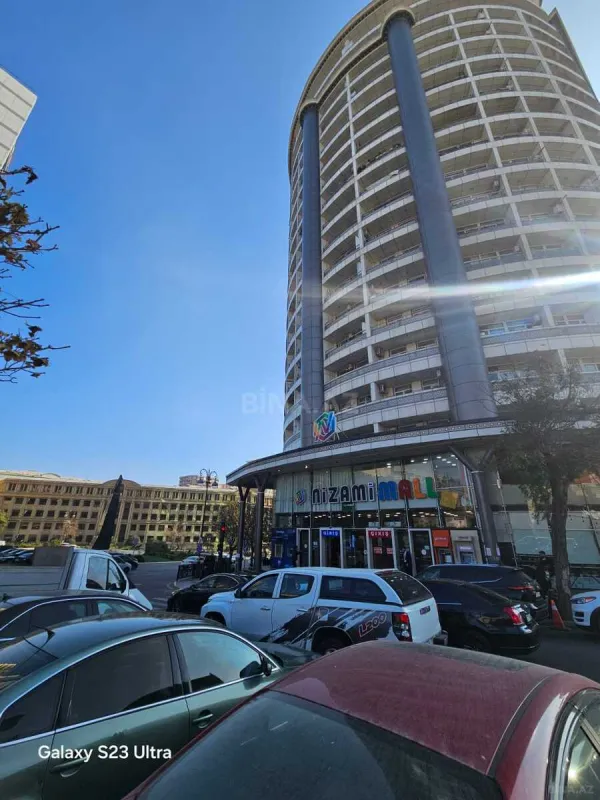 Satılır 3 otaqlı mənzil 105 m²