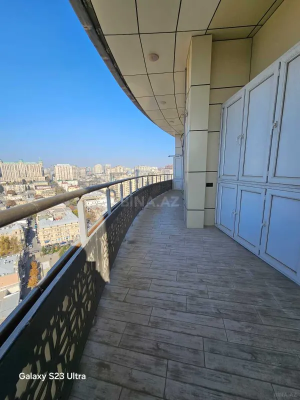 Satılır 3 otaqlı mənzil 105 m²
