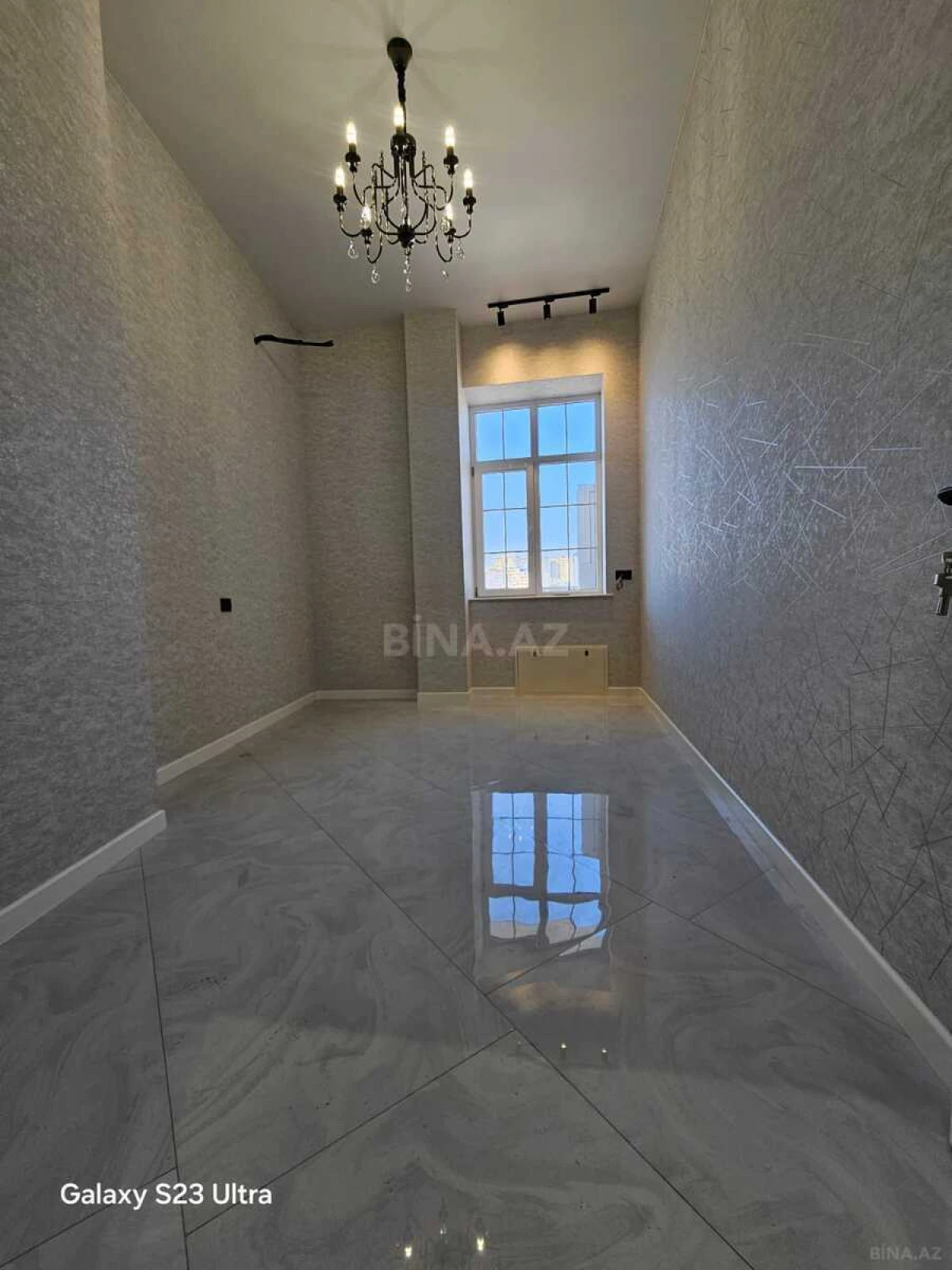 Satılır 3 otaqlı mənzil 105 m²