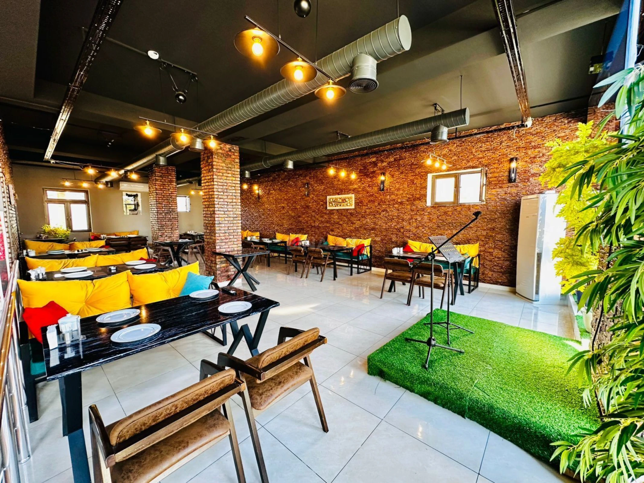 Satılır obyekt 280 m²