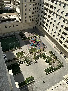 Satılır 4 otaqlı mənzil 180 m²