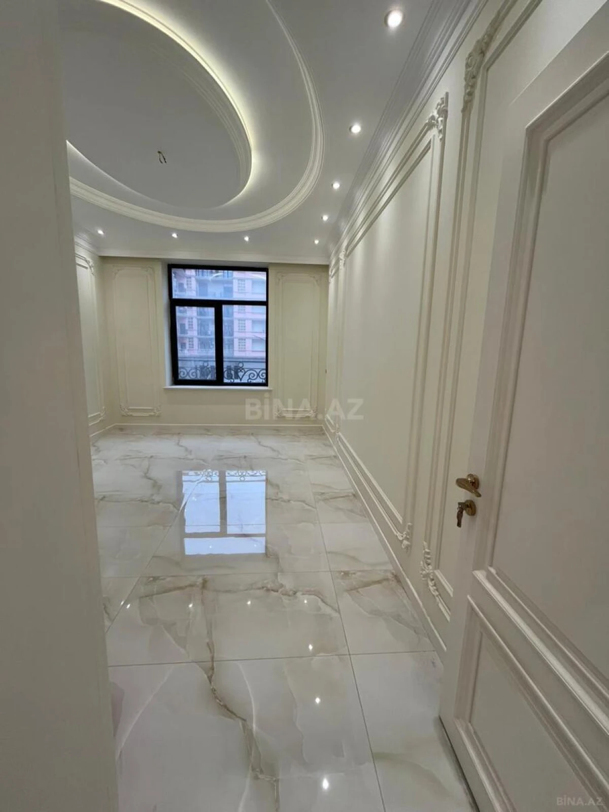 Satılır 5 otaqlı mənzil 195 m²