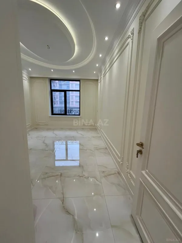 Satılır 5 otaqlı mənzil 195 m²