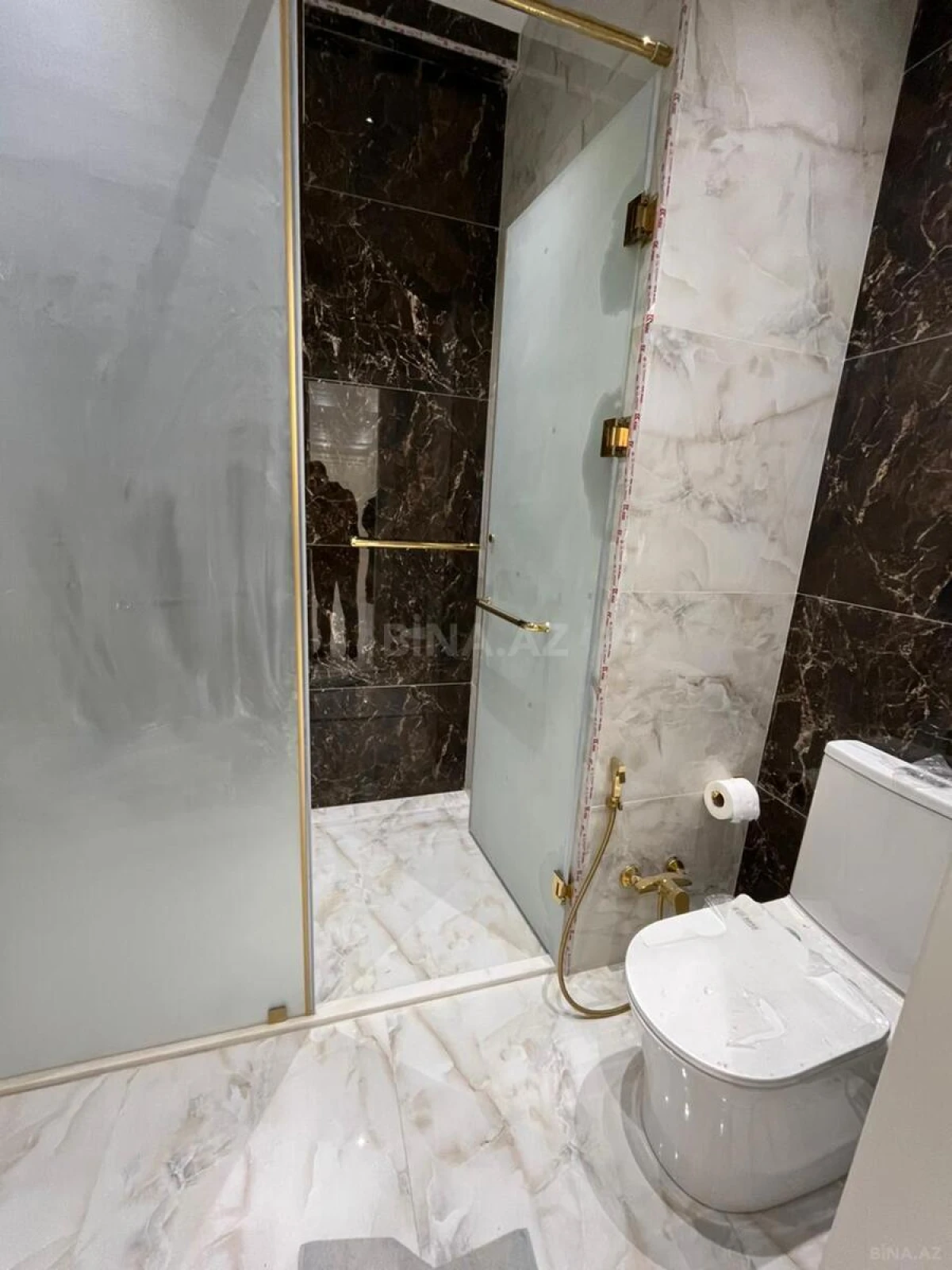 Satılır 5 otaqlı mənzil 195 m²