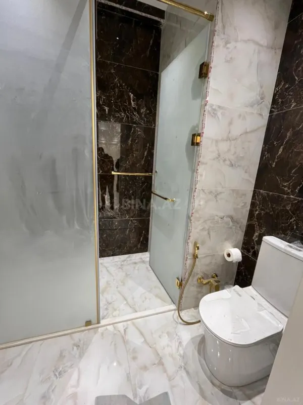 Satılır 5 otaqlı mənzil 195 m²