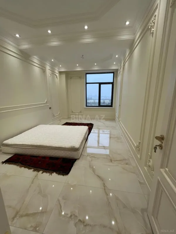 Satılır 5 otaqlı mənzil 195 m²