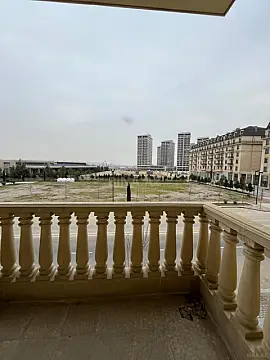 Satılır 5 otaqlı mənzil 195 m²