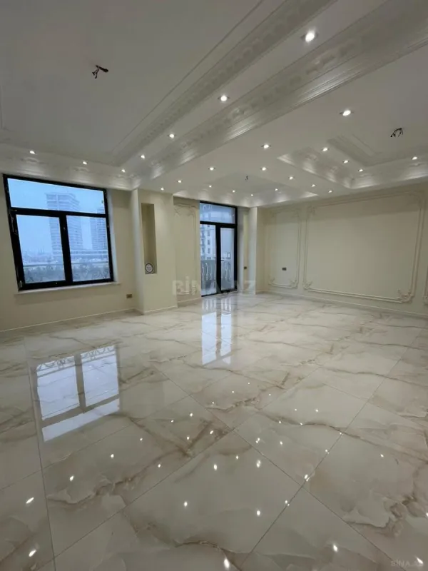 Satılır 5 otaqlı mənzil 195 m²