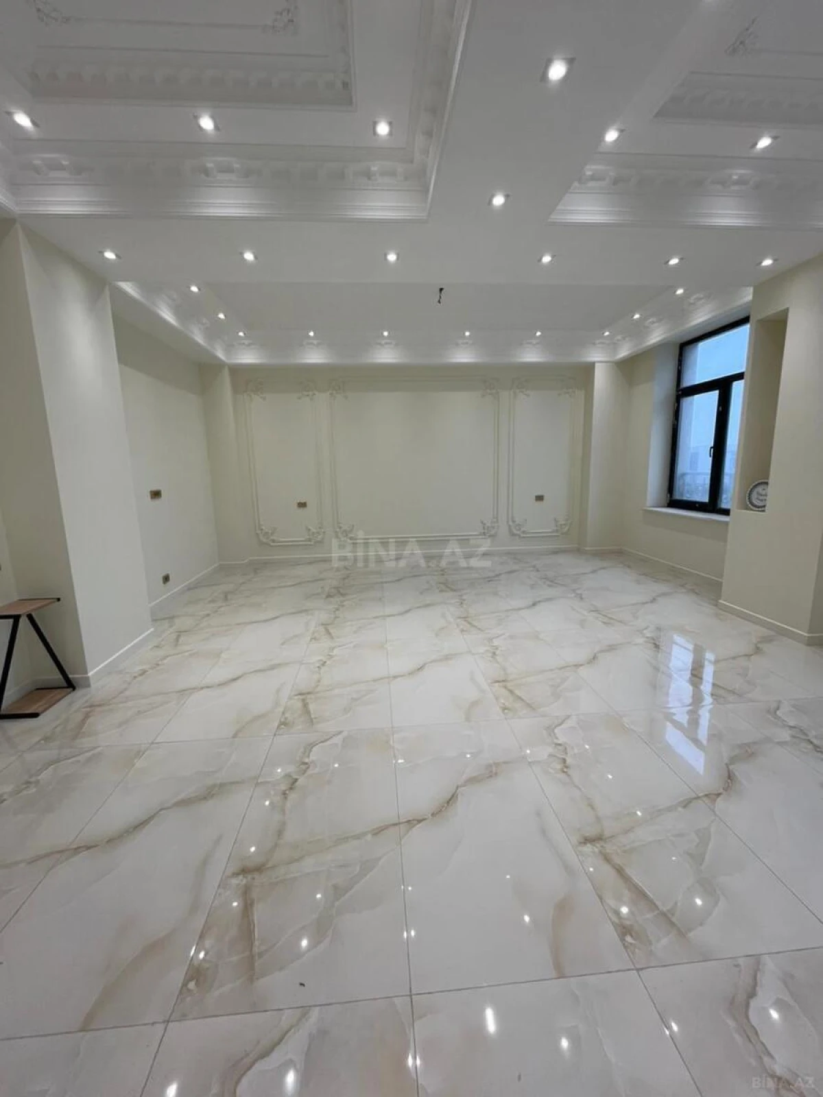 Satılır 5 otaqlı mənzil 195 m²