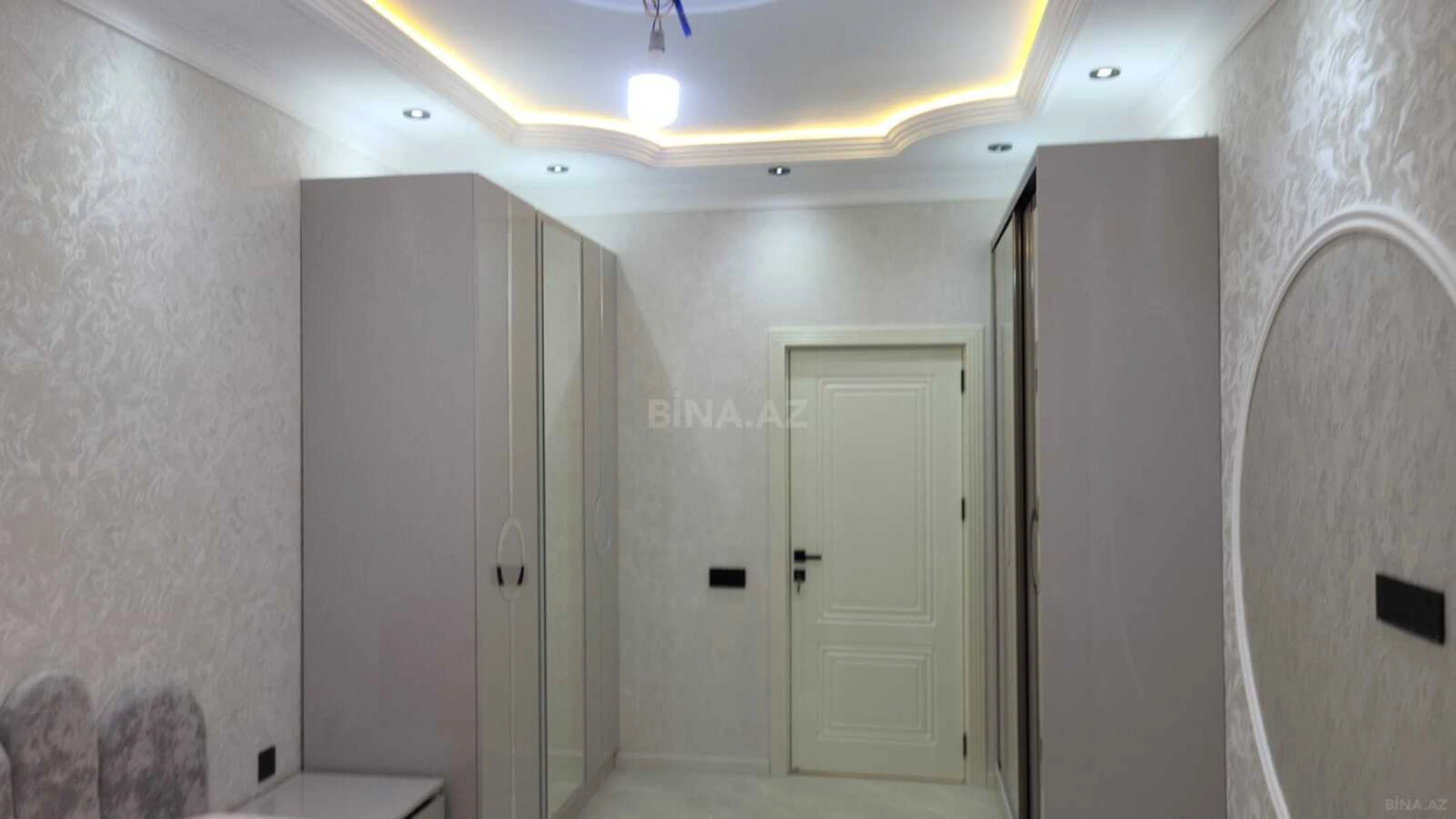Satılır 3 otaqlı mənzil 155 m²