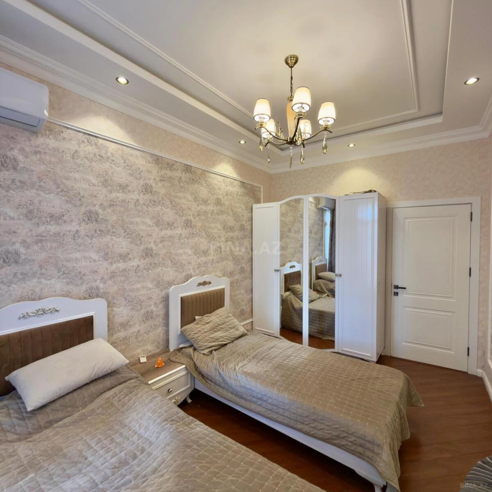 Satılır 3 otaqlı mənzil 117 m²