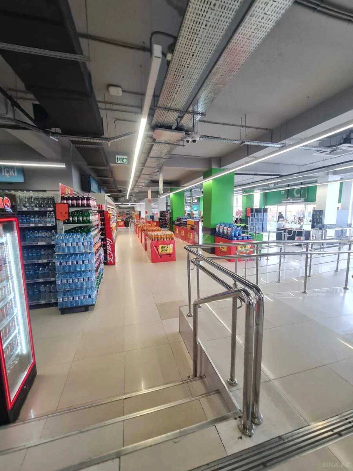 Satılır obyekt 1800 m²
