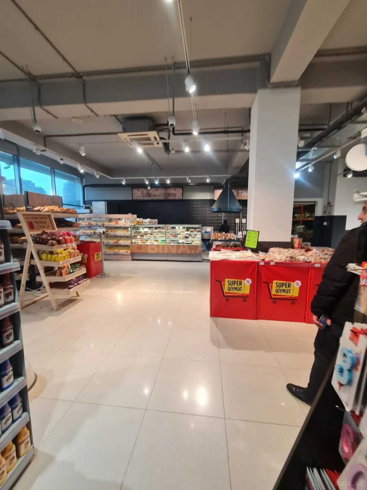 Satılır obyekt 1800 m²