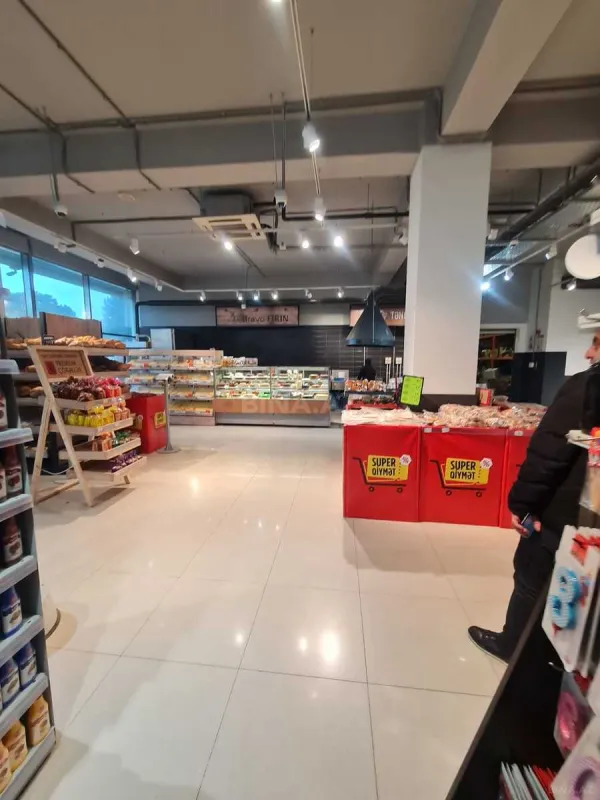 Satılır obyekt 1800 m²
