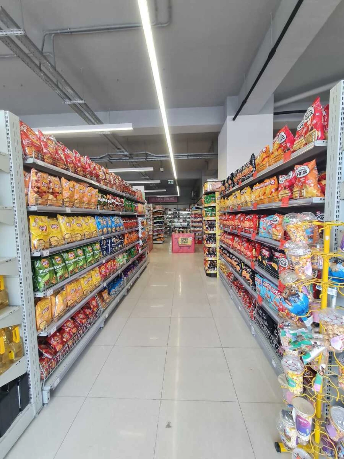 Satılır obyekt 1800 m²
