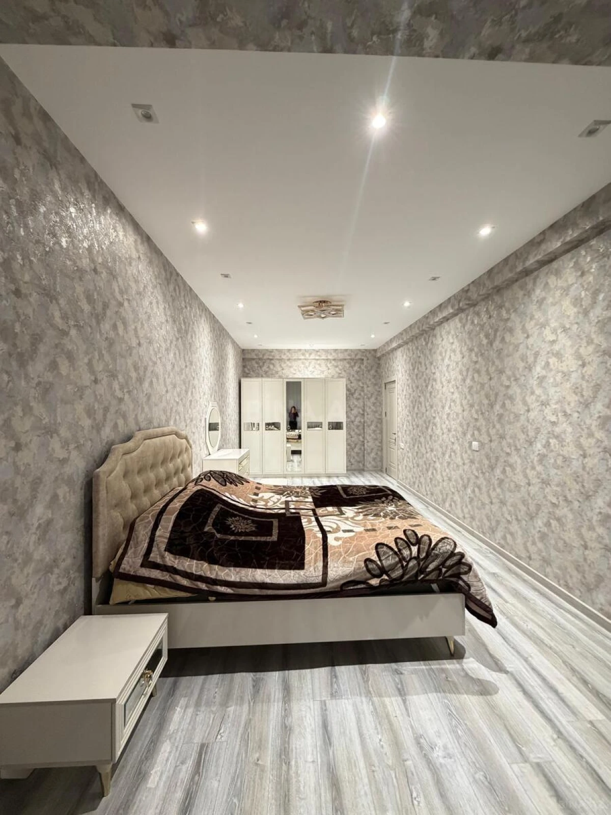 Kirayə verilir 2 otaqlı mənzil 80 m²