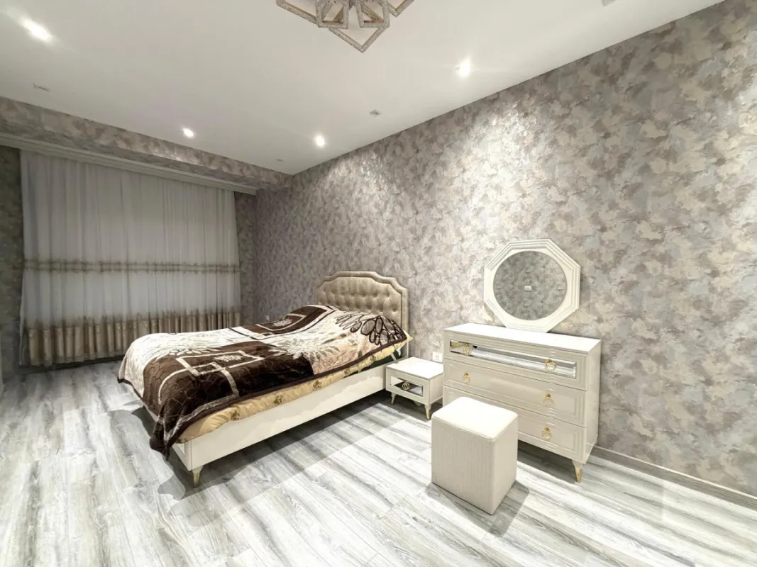 Kirayə verilir 2 otaqlı mənzil 80 m²