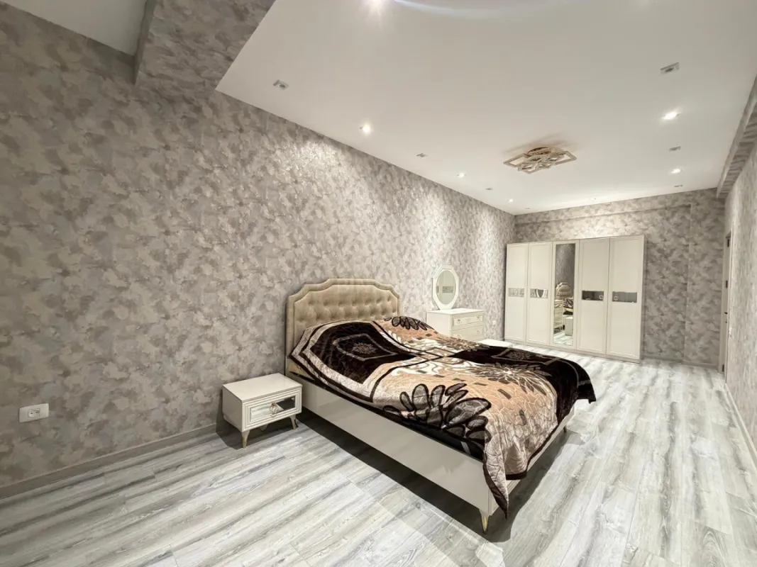 Kirayə verilir 2 otaqlı mənzil 80 m²