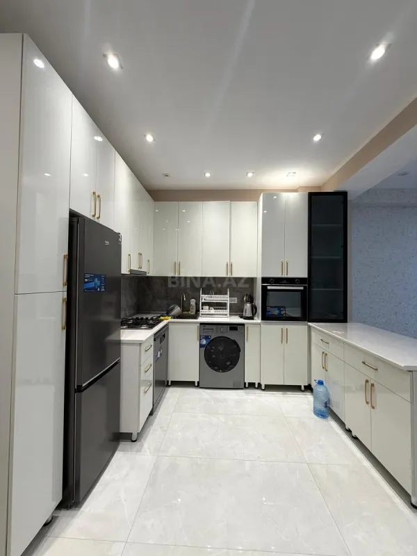 Kirayə verilir 2 otaqlı mənzil 80 m²