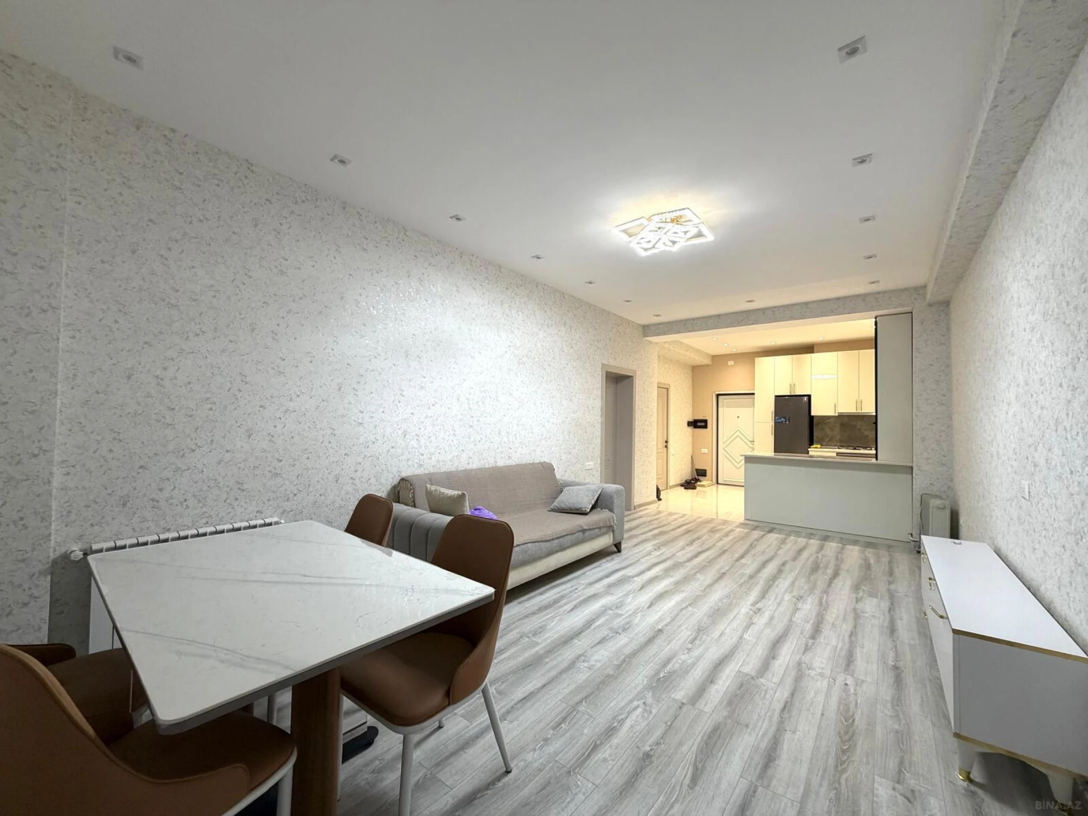 Kirayə verilir 2 otaqlı mənzil 80 m²