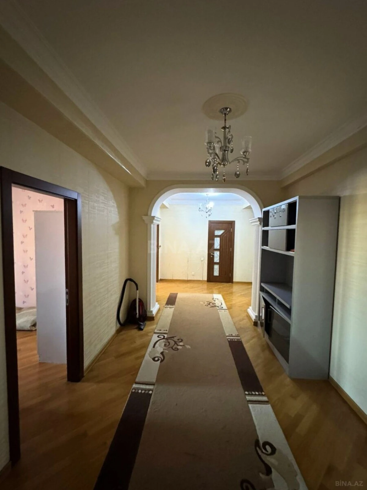 Satılır 4 otaqlı mənzil 175 m²
