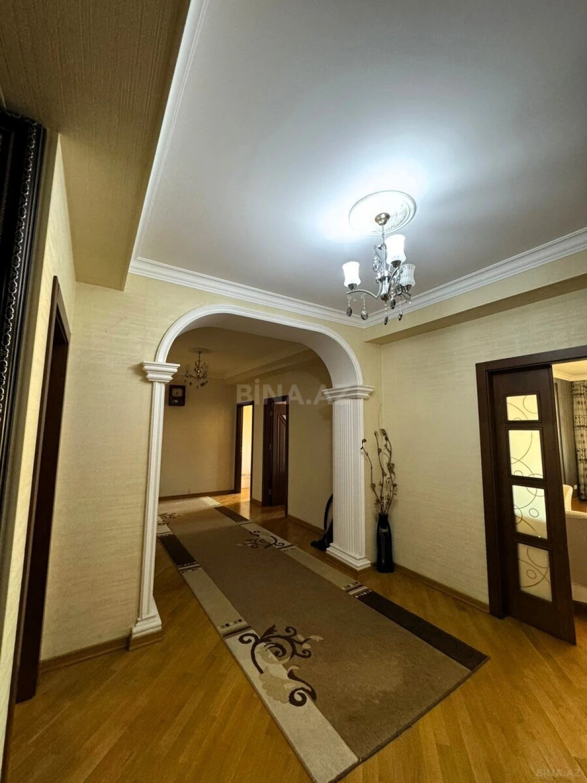 Satılır 4 otaqlı mənzil 175 m²