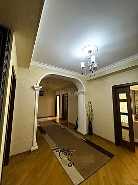 Satılır 4 otaqlı mənzil 175 m²