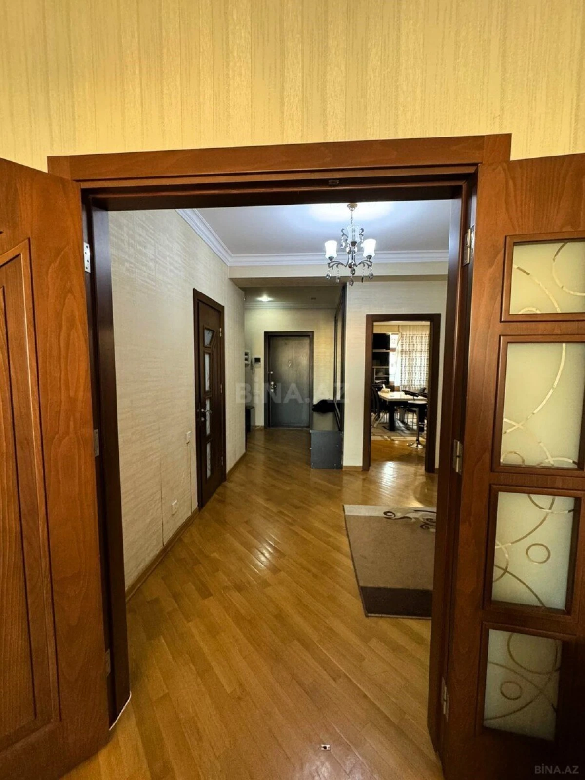 Satılır 4 otaqlı mənzil 175 m²