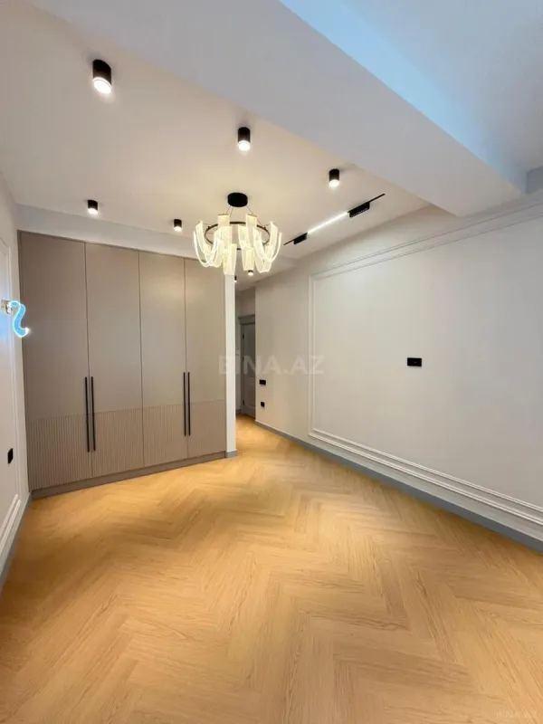 Satılır 4 otaqlı mənzil 118 m²