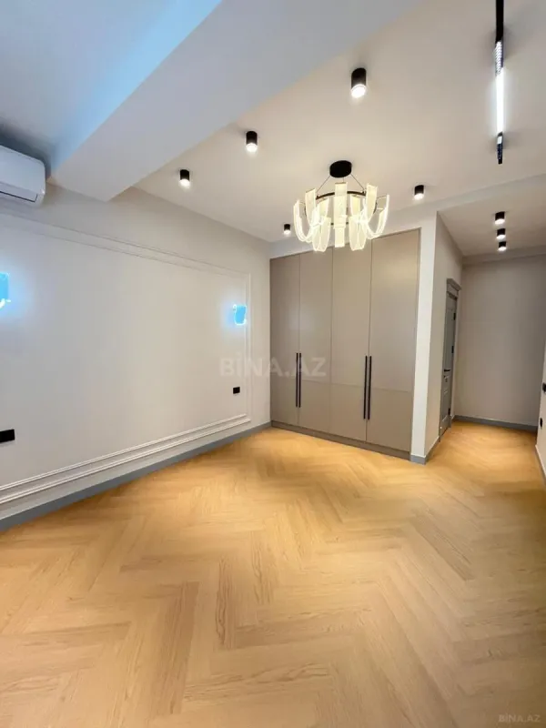 Satılır 4 otaqlı mənzil 118 m²