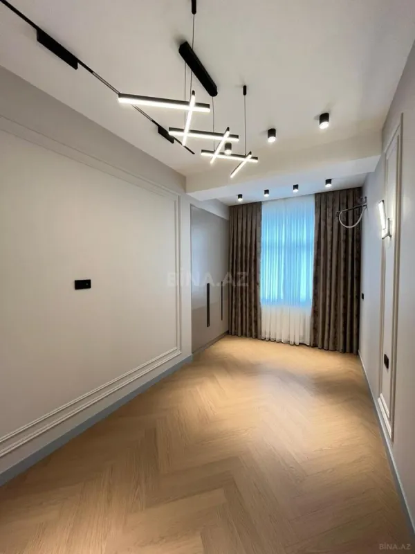 Satılır 4 otaqlı mənzil 118 m²
