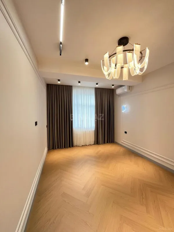Satılır 4 otaqlı mənzil 118 m²