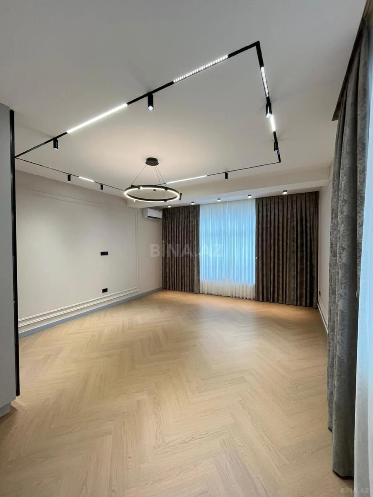 Satılır 4 otaqlı mənzil 118 m²