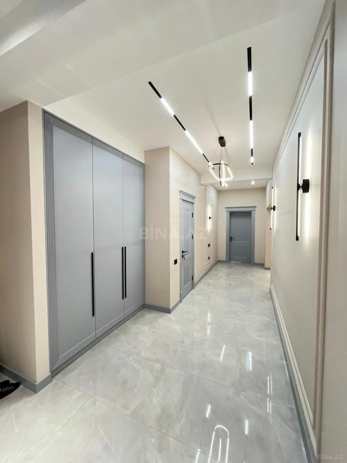 Satılır 4 otaqlı mənzil 118 m²