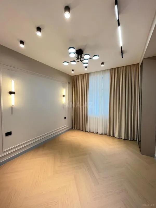 Satılır 4 otaqlı mənzil 118 m²