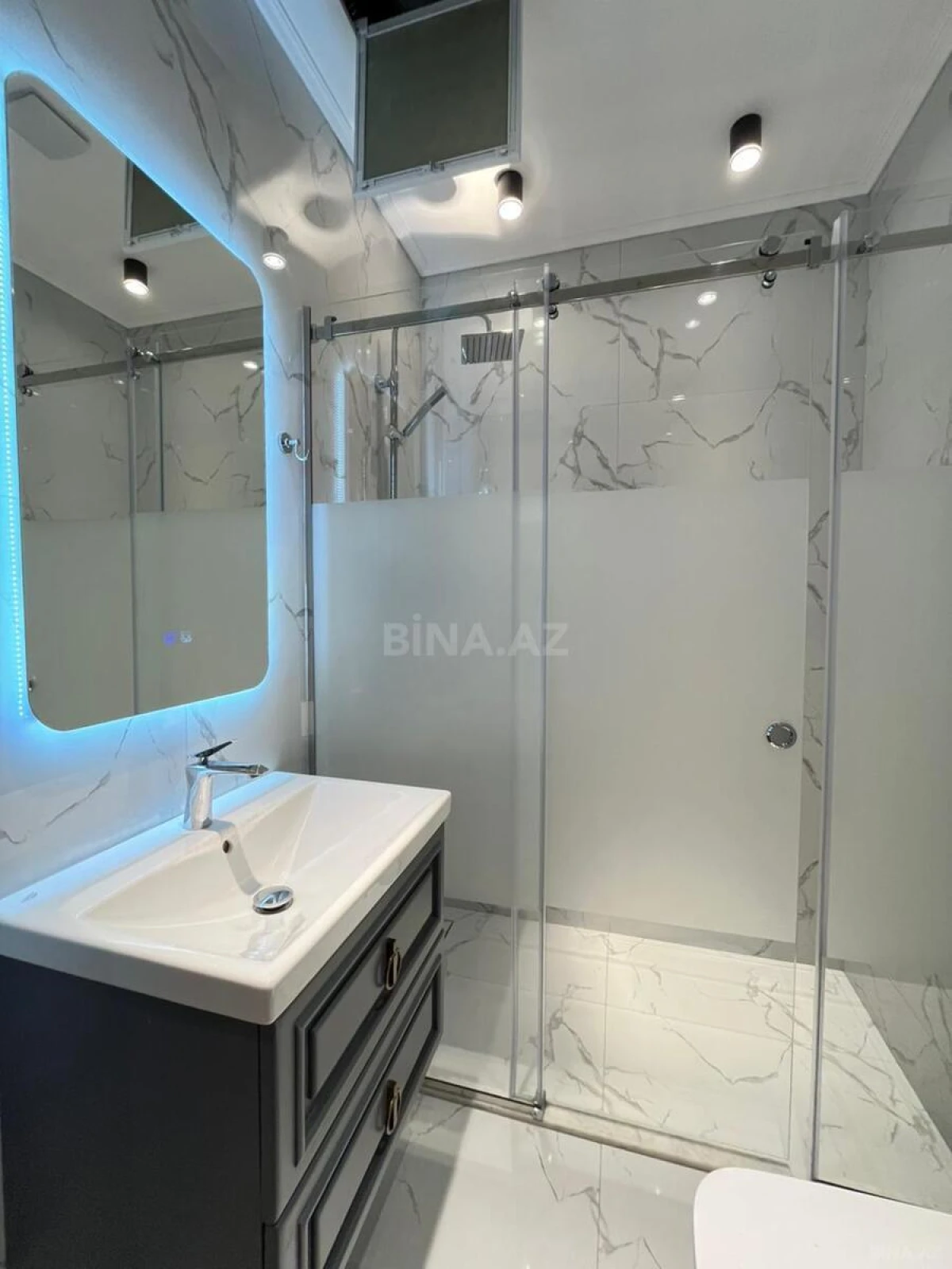 Satılır 4 otaqlı mənzil 118 m²