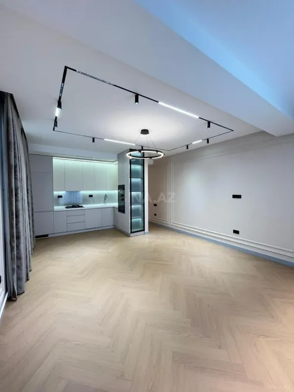Satılır 4 otaqlı mənzil 118 m²